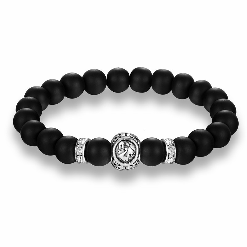 Buddha náramok s čiernymi korálkami a ozdobami so znakom zverokruhu - kozorožec